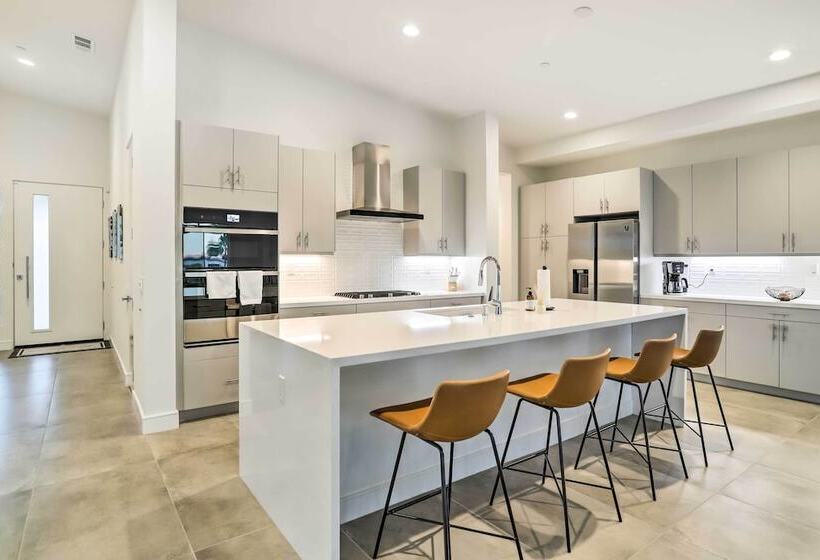 Sleek & Modern Home W/ Views & Pool Access