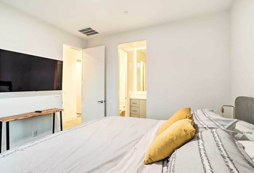 Sleek & Modern Home W/ Views & Pool Access