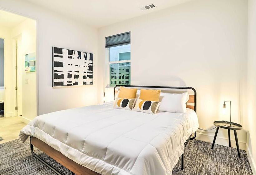 Sleek & Modern Home W/ Views & Pool Access