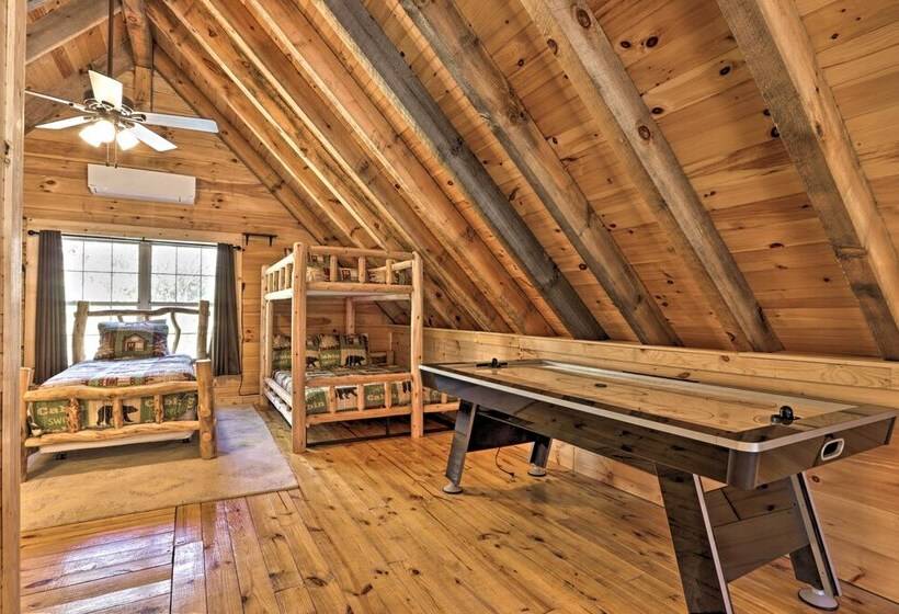 Gatlinburg Cabin W/ Loft & Game Room: 1 Mi To Town