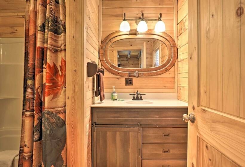 Gatlinburg Cabin W/ Loft & Game Room: 1 Mi To Town