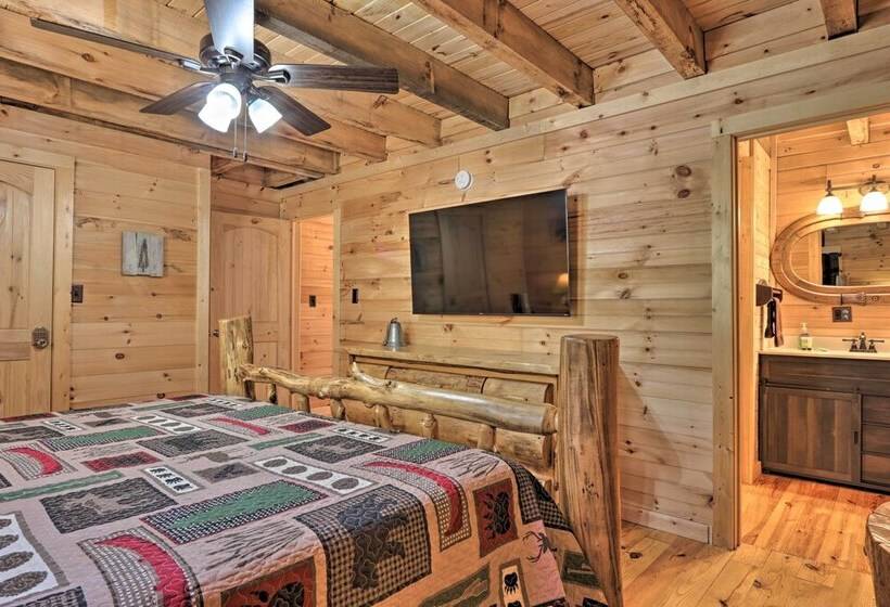 Gatlinburg Cabin W/ Loft & Game Room: 1 Mi To Town