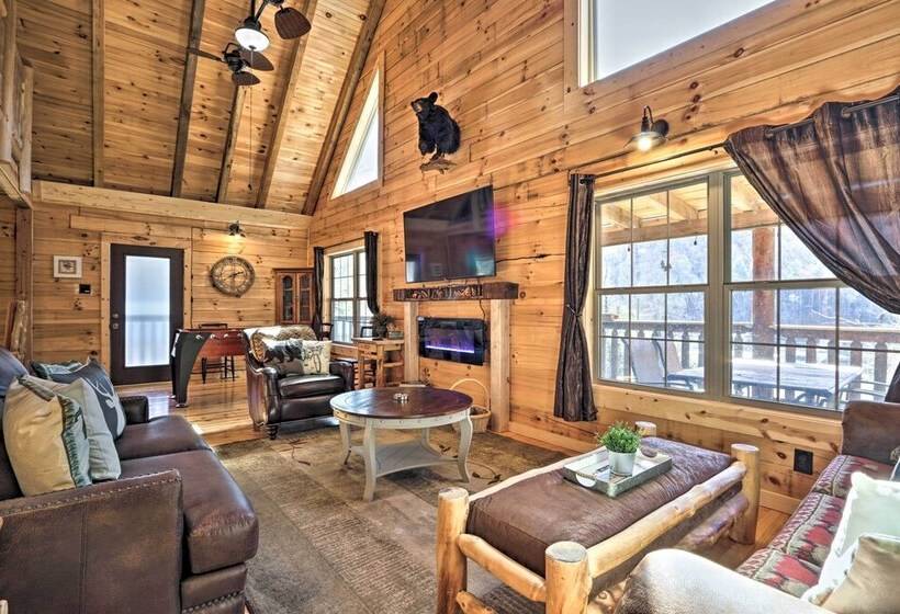 Gatlinburg Cabin W/ Loft & Game Room: 1 Mi To Town