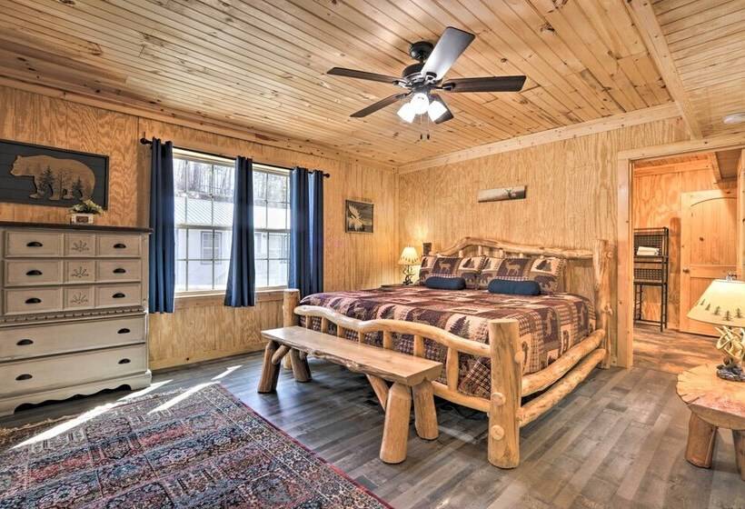 Gatlinburg Cabin W/ Loft & Game Room: 1 Mi To Town