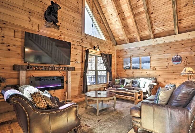 Gatlinburg Cabin W/ Loft & Game Room: 1 Mi To Town