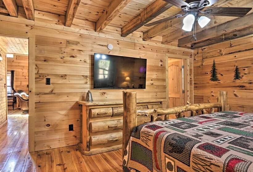 Gatlinburg Cabin W/ Loft & Game Room: 1 Mi To Town