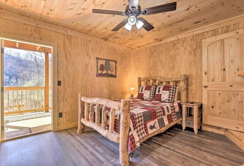 Gatlinburg Cabin W/ Loft & Game Room: 1 Mi To Town
