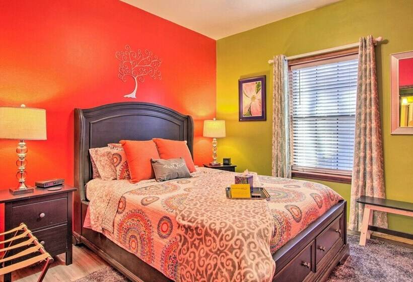 Smoky Mountain Cabin W/ Deck & Hot Tub!