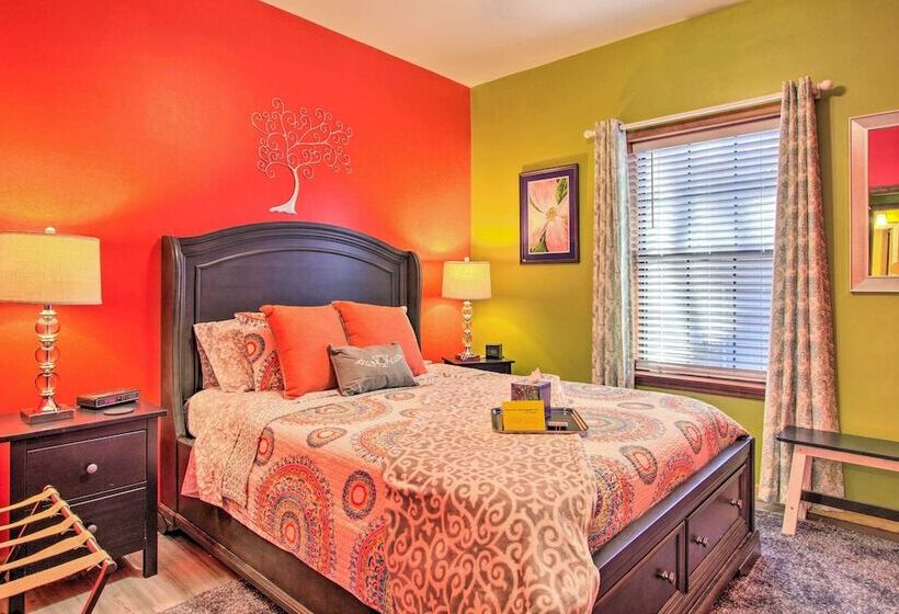 Smoky Mountain Cabin W/ Deck & Hot Tub!