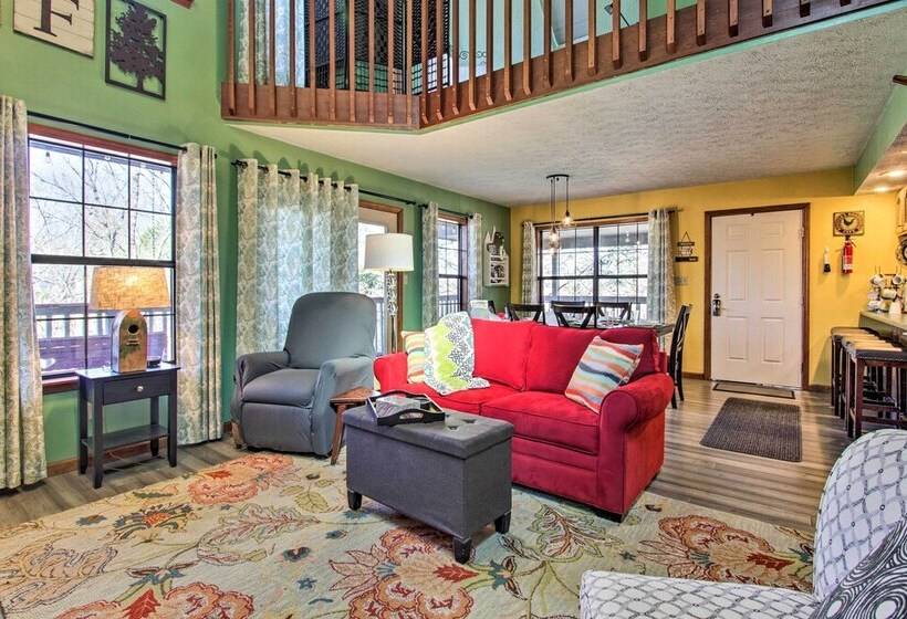 Smoky Mountain Cabin W/ Deck & Hot Tub!