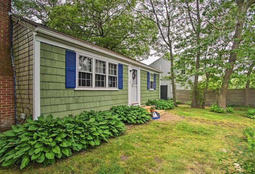 South Yarmouth Cottage ~ Half Mi To Beaches!