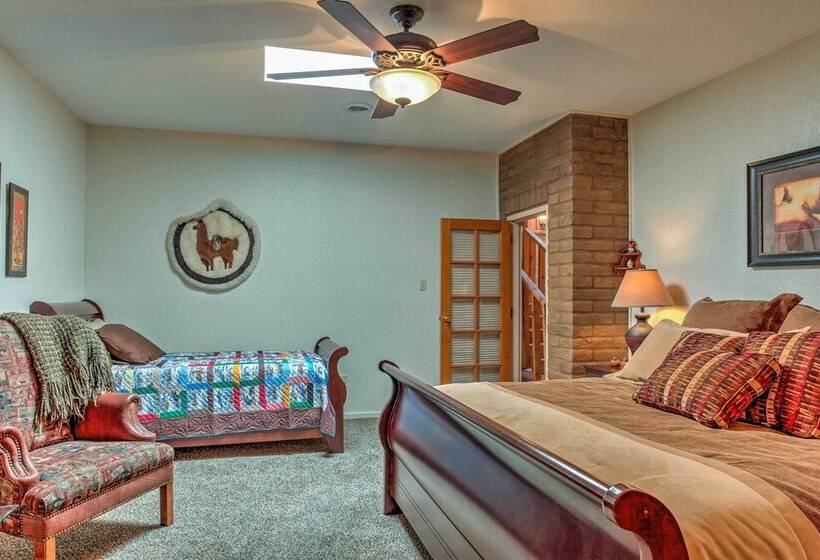 Spacious Alto House On 8 Private Acres W/ Hot Tub!