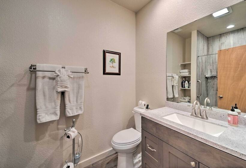 Spacious Alto House On 8 Private Acres W/ Hot Tub!