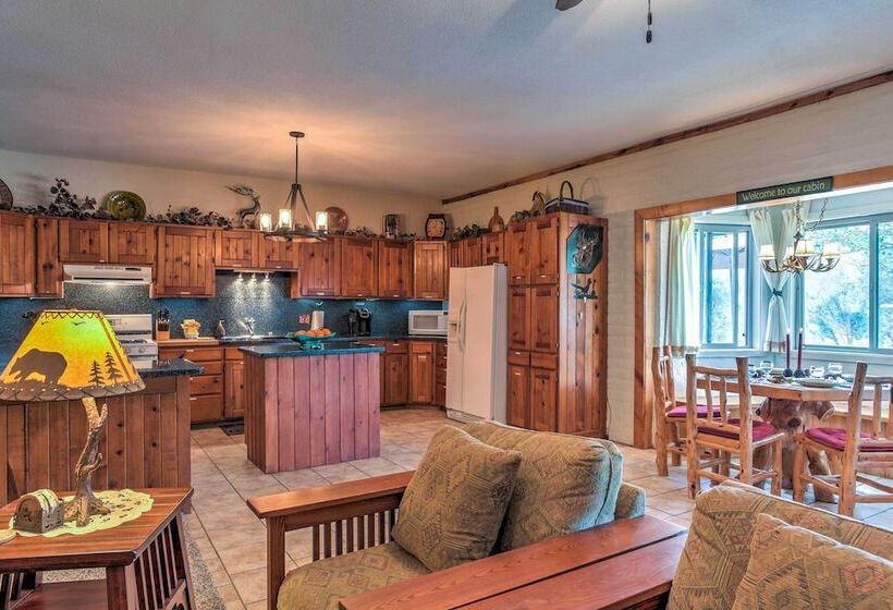 Spacious Alto House On 8 Private Acres W/ Hot Tub!