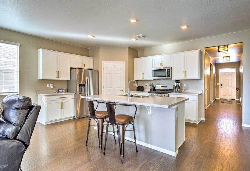10 Mi To Dia: Spacious Aurora House W/ Yard!