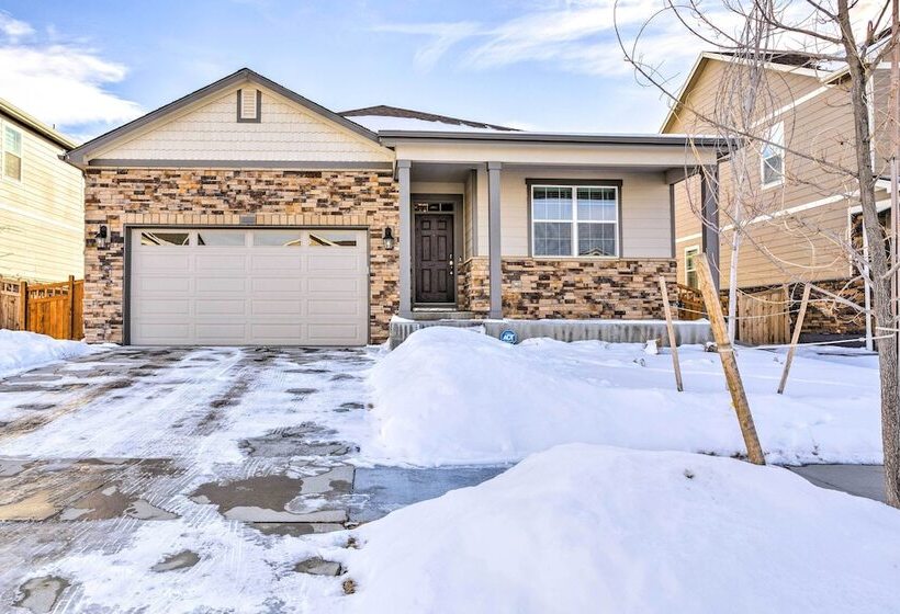 10 Mi To Dia: Spacious Aurora House W/ Yard!