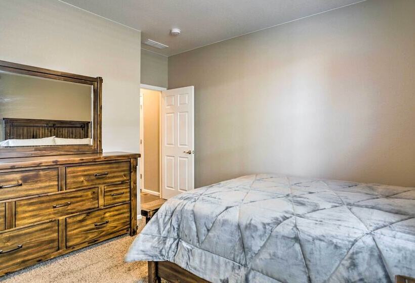 10 Mi To Dia: Spacious Aurora House W/ Yard!