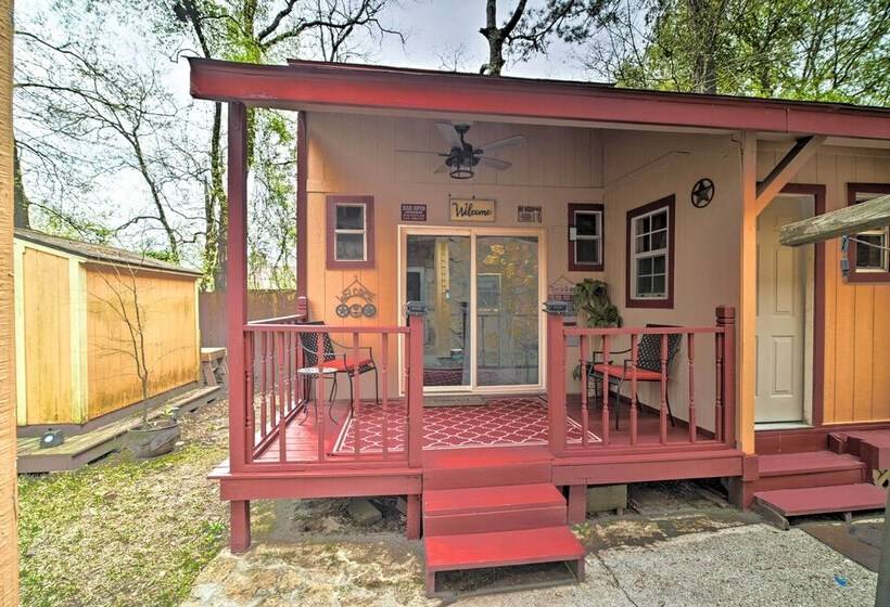 Spacious Conroe Home W/ Foosball & Pool Table!