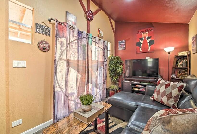 Spacious Conroe Home W/ Foosball & Pool Table!