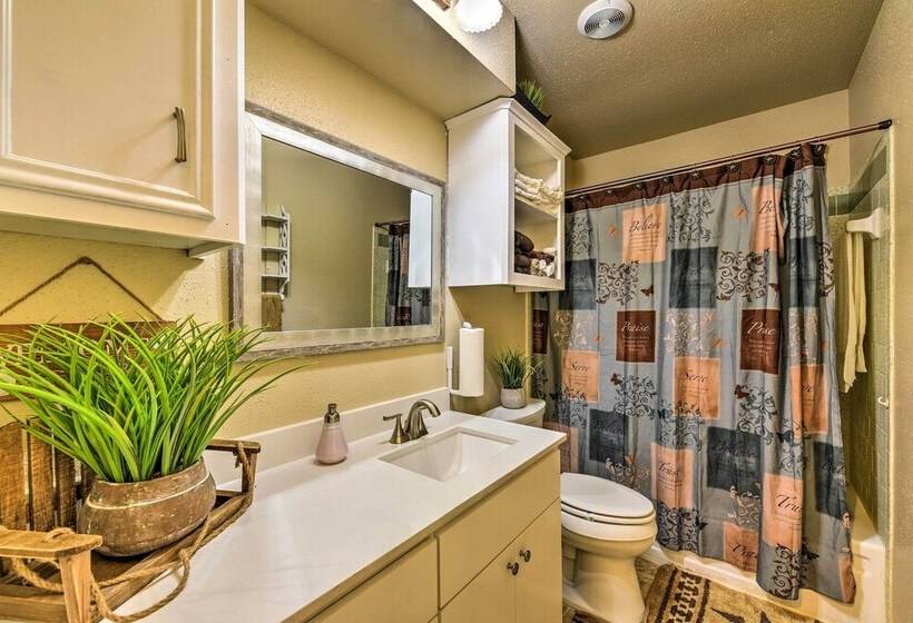 Spacious Conroe Home W/ Foosball & Pool Table!