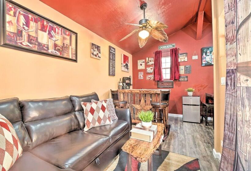 Spacious Conroe Home W/ Foosball & Pool Table!