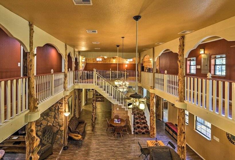 Spacious Conroe Home W/ Foosball & Pool Table!