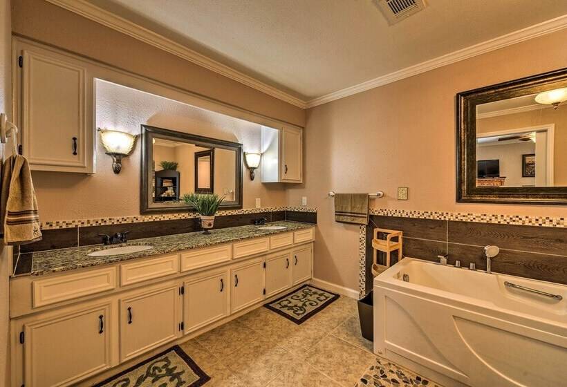 Spacious Conroe Home W/ Foosball & Pool Table!