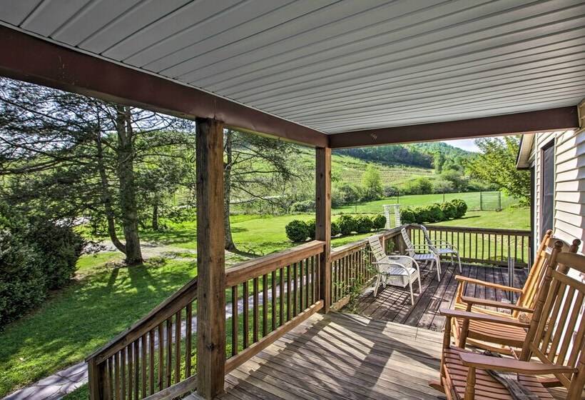 Spacious Faber Home W/ Yard, Steps To Winery!