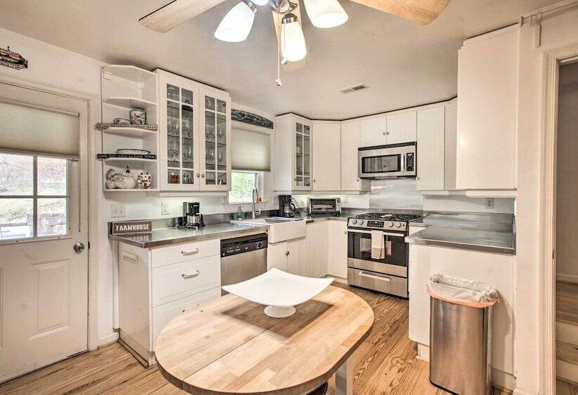 Spacious Faber Home W/ Yard, Steps To Winery!