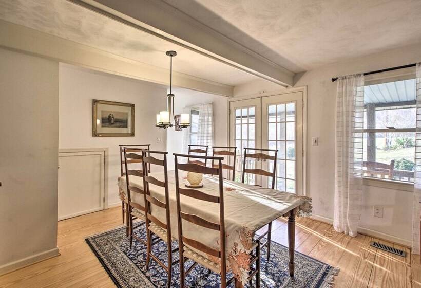 Spacious Faber Home W/ Yard, Steps To Winery!