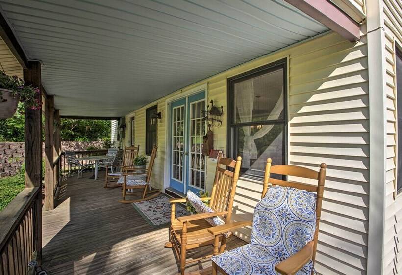 Spacious Faber Home W/ Yard, Steps To Winery!