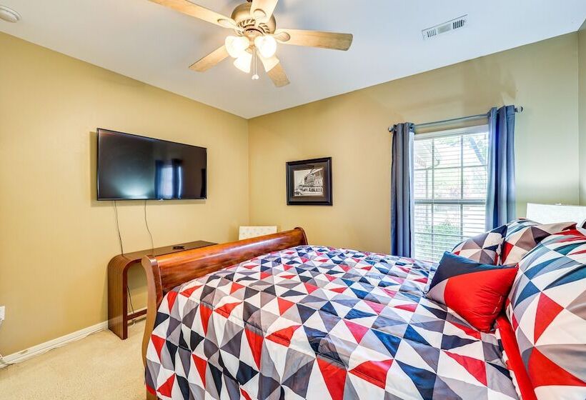 Spacious Family Home 3 Mi To Downtown Fayetteville