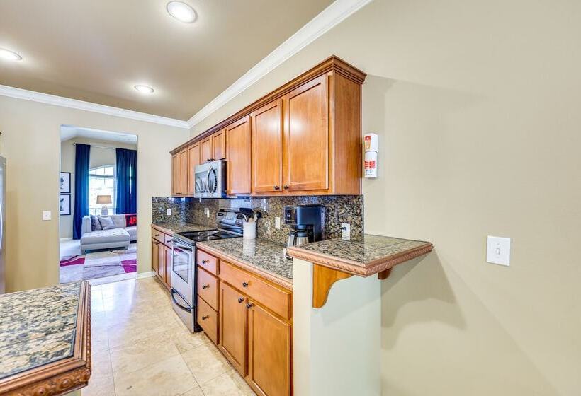 Spacious Family Home 3 Mi To Downtown Fayetteville