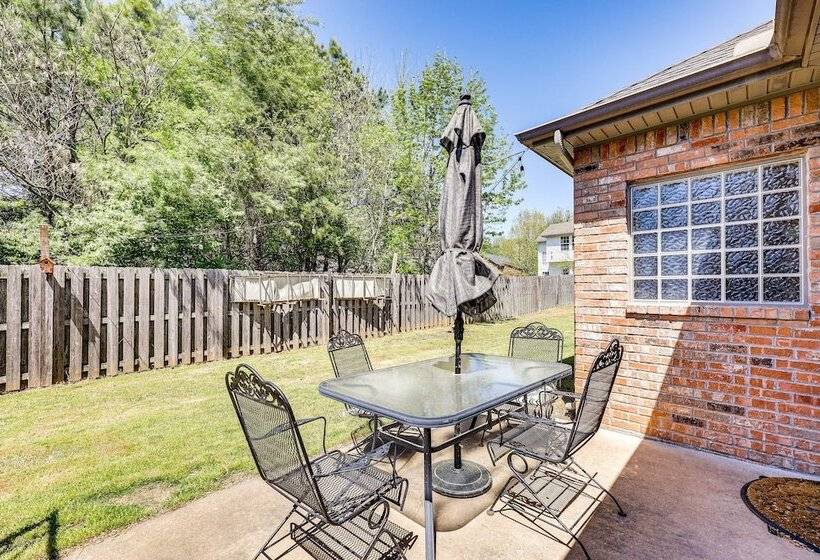 Spacious Family Home 3 Mi To Downtown Fayetteville