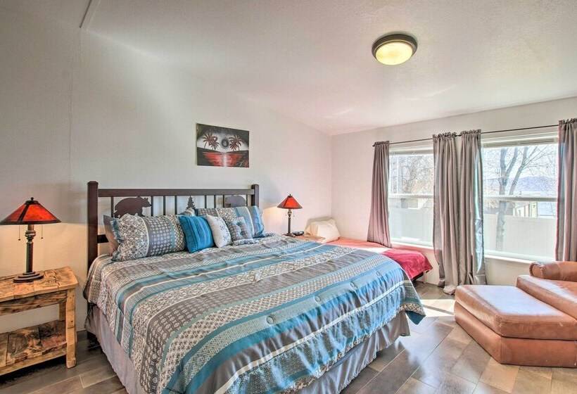 Spacious Family Home W/ Kayak + Deck On Bear Lake!