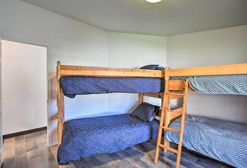 Spacious Family Home W/ Kayak + Deck On Bear Lake!