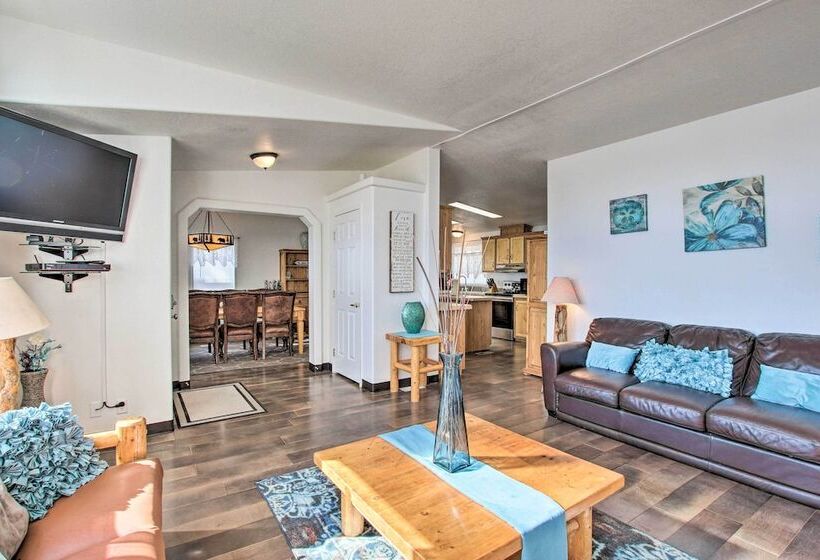 Spacious Family Home W/ Kayak + Deck On Bear Lake!