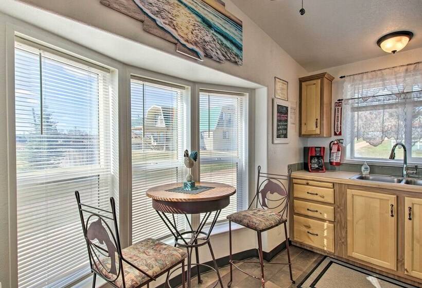 Spacious Family Home W/ Kayak + Deck On Bear Lake!