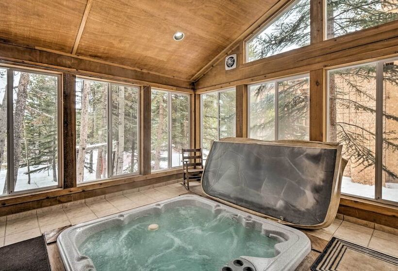 Spacious Frisco Retreat W/ Private Hot Tub!