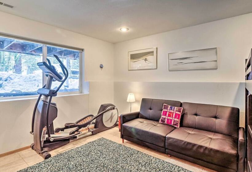 Spacious Frisco Retreat W/ Private Hot Tub!