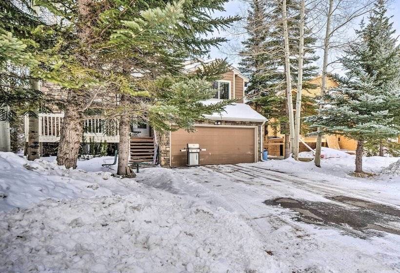 Spacious Frisco Retreat W/ Private Hot Tub!