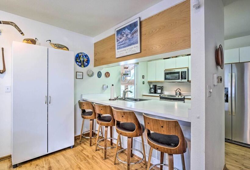 Spacious Frisco Retreat W/ Private Hot Tub!