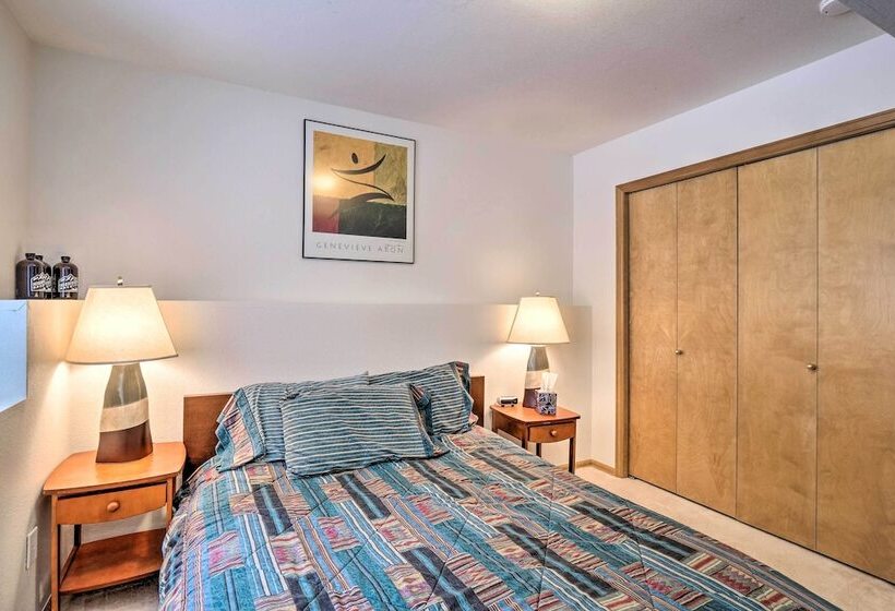 Spacious Frisco Retreat W/ Private Hot Tub!