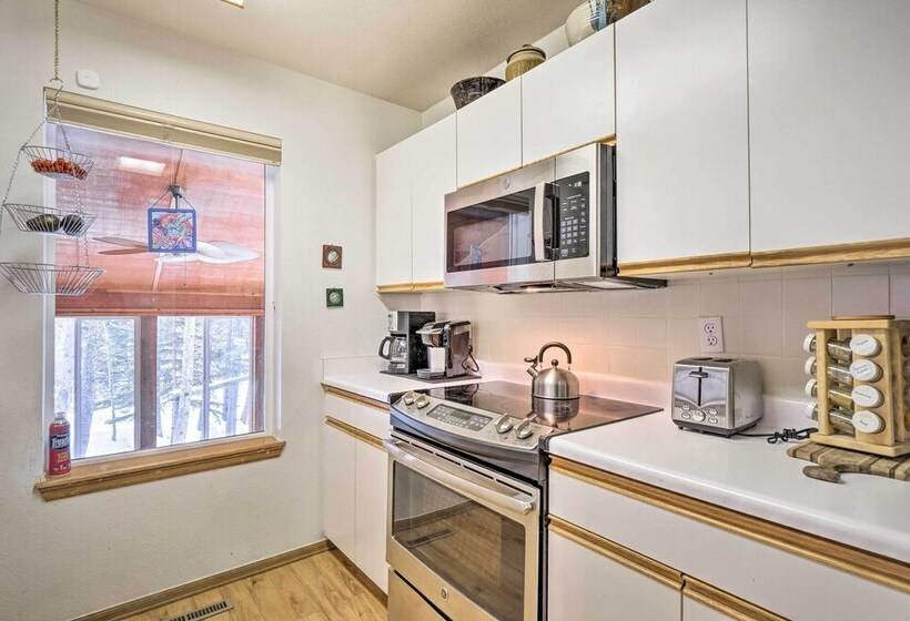 Spacious Frisco Retreat W/ Private Hot Tub!