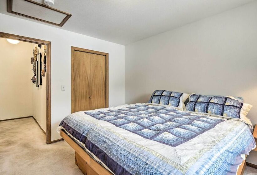 Spacious Frisco Retreat W/ Private Hot Tub!