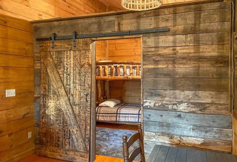 Spacious Gatlinburg Cabin W/ Hot Tub & Game Room!