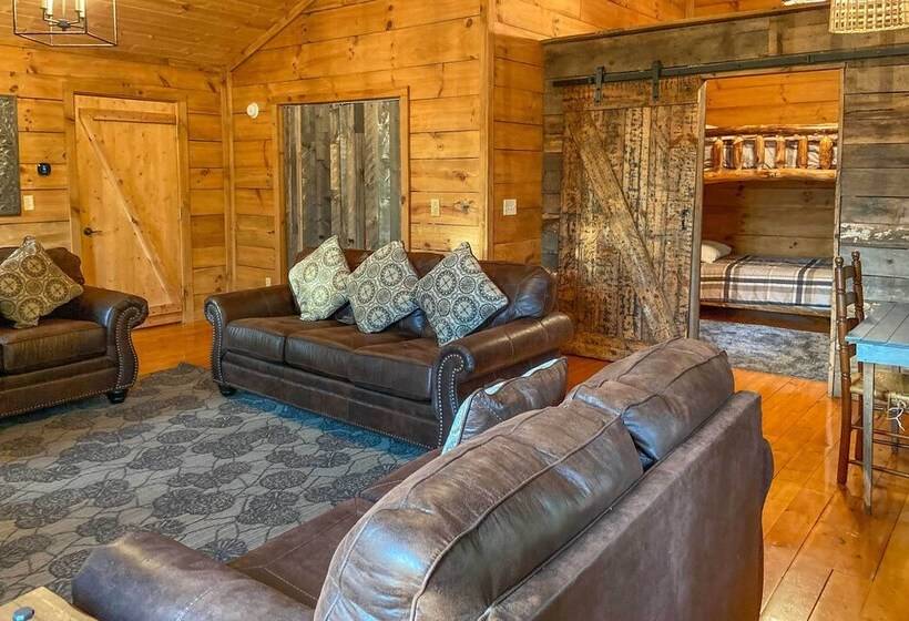 Spacious Gatlinburg Cabin W/ Hot Tub & Game Room!