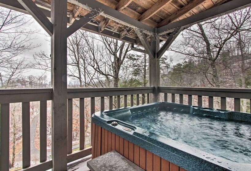 Spacious Gatlinburg Cabin W/ Hot Tub & Game Room!