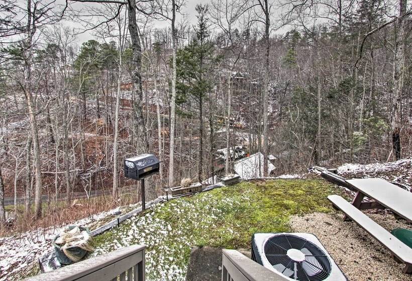 Spacious Gatlinburg Cabin W/ Hot Tub & Game Room!