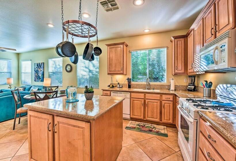 Spacious Golf Home W/ Yard At Indian Palms Resort!